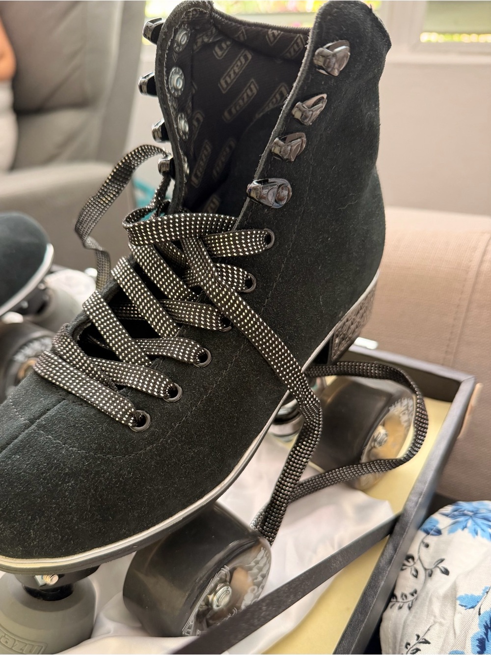 Evoke Crazy Roller Skate Black Suede Roller Skates - Classic Lace-Up